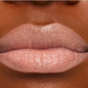💋 CRÈME D NUDE a M·A·CXIMAL SLEEK SATIN LIPSTICK. NEW IN THE BOX.